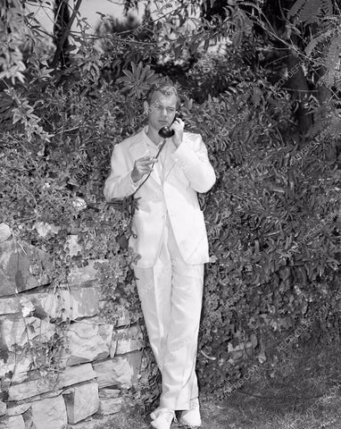 Joseph Cotten gives magazine interview and shows home 4b10-111