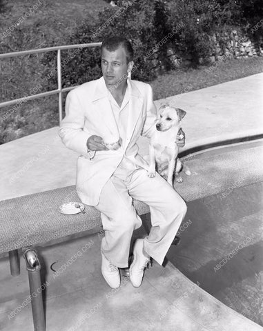 Joseph Cotten gives magazine interview and shows home 4b10-117