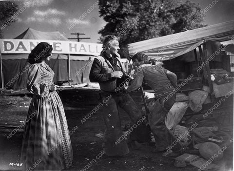 Montgomery Clift John Wayne duke it out film Red River 4b10-178