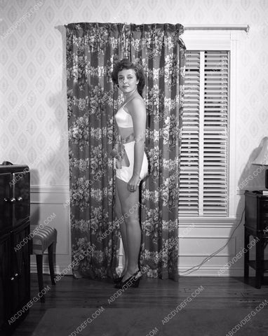 1950's cheesecake pinup model in bikini and heels 4b10-284