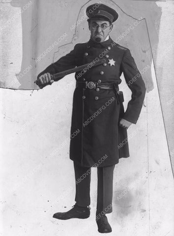 news photo Ford Sterling in Keystone Cops uniform 4b10-494
