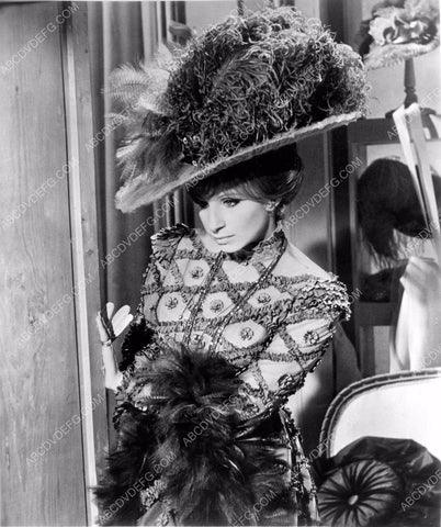 Barbra Streisand film Hello Dolly 4b10-586