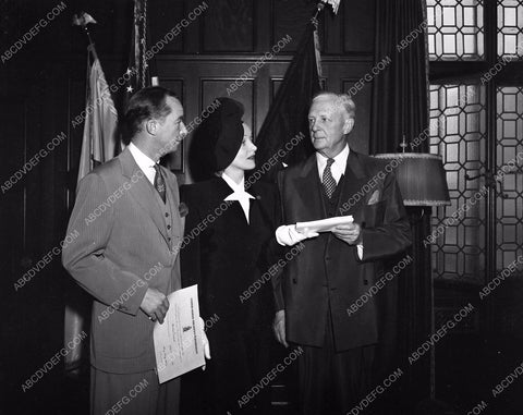 Marlene Dietrich Gov Culbert Olson Ivan Stauffer war bond drive 4b10-593