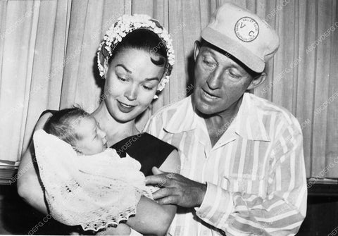 candid Bing Crosby Kathryn Crosby and their new child 5073-22