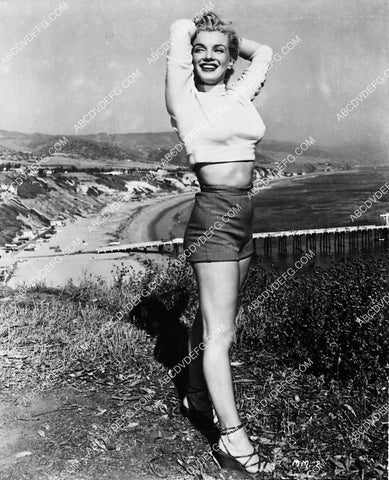 Marilyn Monroe in shorts and heels looking over the pacific ocean 5096-14