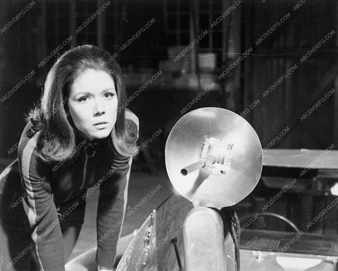 Diana Rigg and cool spy device TV The Avengers 5189-19