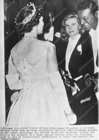 Nat king Cole meets with Queen Elizabeth II in 1960 5310-11