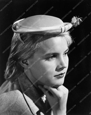 Carroll Baker with dainty hat and cute pose 5310-18