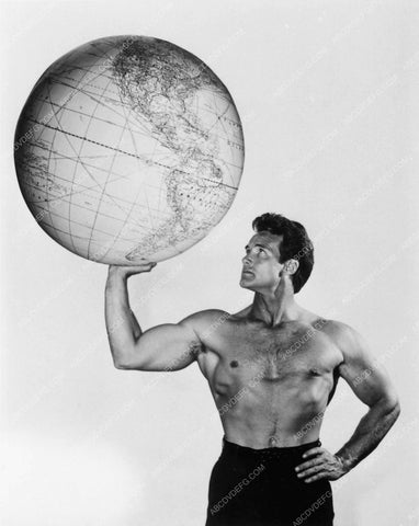 Handsome Beefcake Steeve Reeves does his take of Atlas 5310-22
