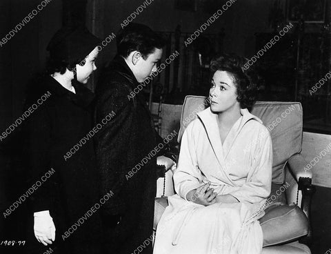 Susan Hayward and the kids film Back Street 5491-24