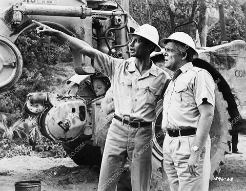 Pat Hingle and the construction equipment film The Ugly American 5580-02