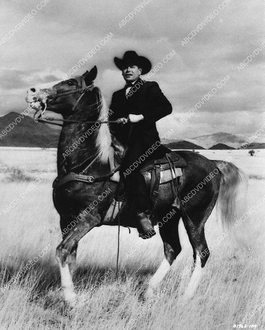 Glenn Ford on horseback film Cimarron 5583-33