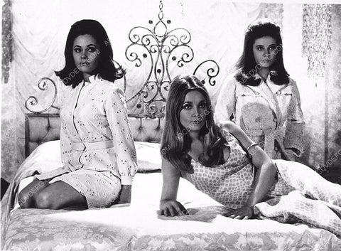 Barbara Parkins Sharon Tate Patty Duke film Valley of the Dolls 5600-18