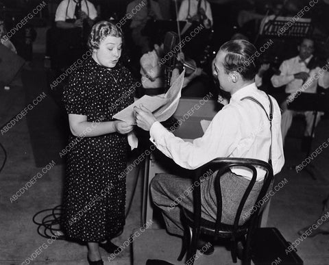 candid Sophie Tucker does some recording at MGM Studios 5765a-28