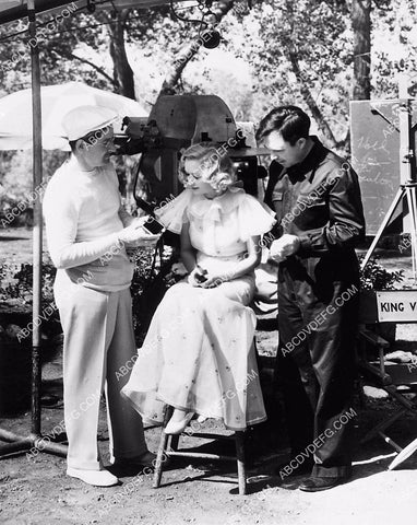 candid King Vidor & Miriam Hopkins on set 6006-10