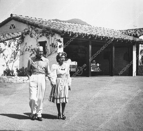 candid William Boyd and Grace Bradley at home 6008-06