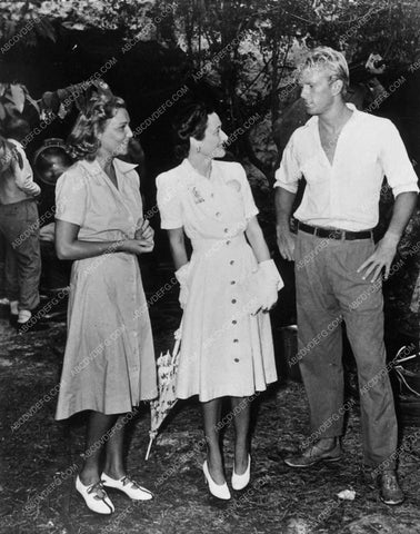 candid photo Sterling Hayden Madeleine Carroll outdoors 6249-31