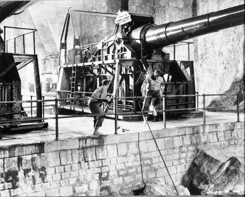 Gregory Peck great set shot of The Guns of Navarone 6252-17
