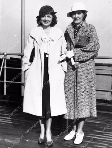 candid Janet Gaynor and mom maybe 6273-14