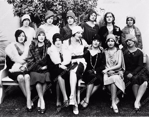 candid Lupe Velez w a bunch of friends 6387-17