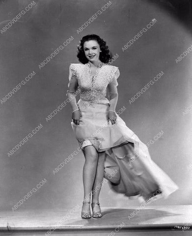 Gloria Jean showing off her legs 6549-36