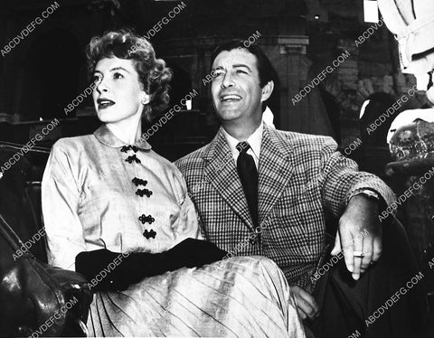 Deborah Kerr and Robert Taylor go for a carriage ride 6640-08