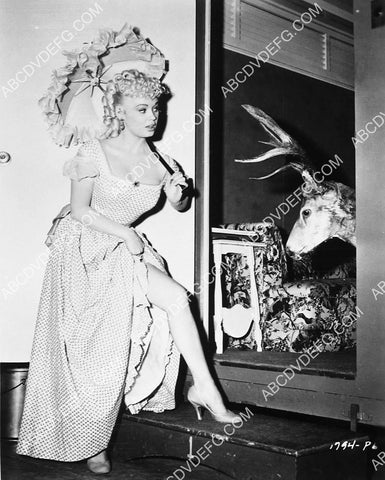 Mamie Van Doren flashing her leg to a deer 6696-03