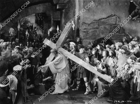 H.B. Warner carrying the cross silent film King of Kings 6766-13