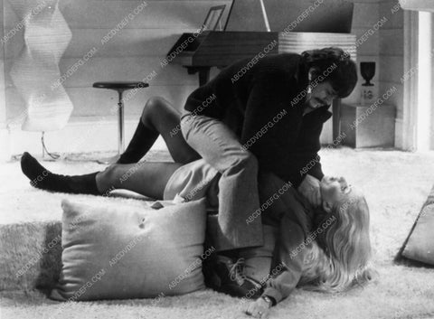 Charles Bronson choling some babe Someone Behind the Door 6850-08