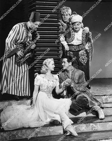 Bud Abbott, Lou Costello, Marilyn Maxwell, John Conte film Lost in a Harem 6874-031