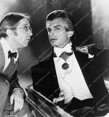 Arte Johnson George Hamilton comedy film Love at First Bite 6905-02