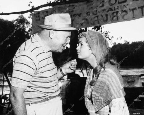 director Henry Hathaway Debbie Reynolds behind the scenes 6905-22
