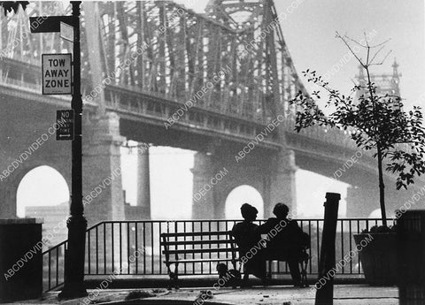 silohuette Woody Allen Diane Keaton film Manhattan 6907-36