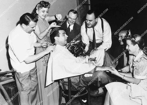 Ken Murray in makeup chair w Frances Langford, Don Wilson, Bud Westmore & friends 7019-013