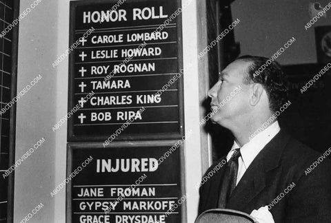 Maxie Rosenbloom at WWII Hollywood Victory Caravan w dead & injured 7019-034