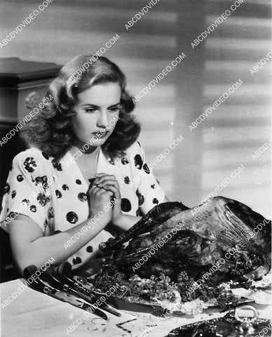 Deanna Durbin praying over her Thanksgiving turkey dinner 7022-022
