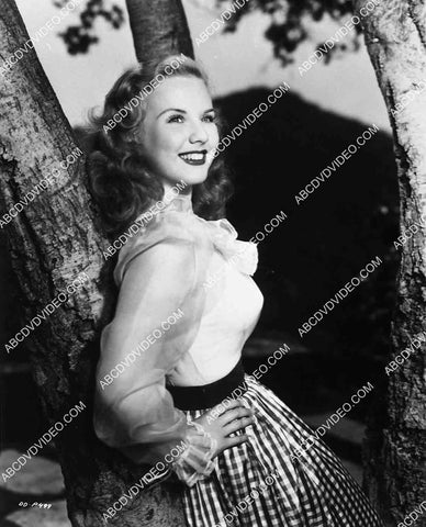 pretty Deanna Durbin outdoors portrait 7022-026