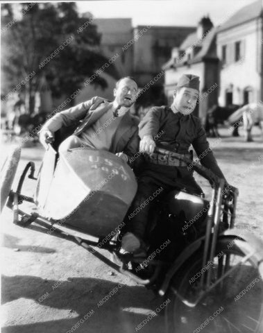 Harry Langdon w director Michael Curtiz in motorcycle sidecar 7033-16