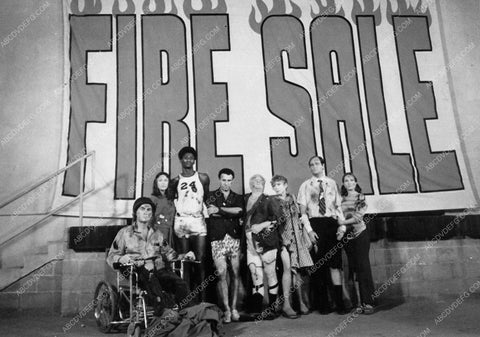 Alan Arkin Rob Reiner and cast comedy film Fire Sale 7231-24