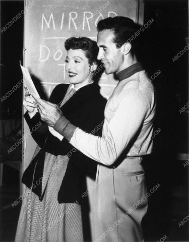 great candid Loretta Young Ricardo Montalban behind the scenes 7368-19