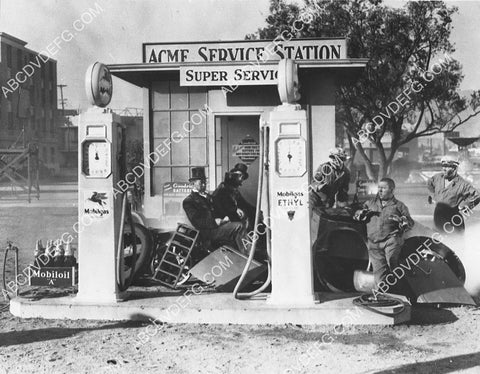 3 Stooges Moe Larry Curly give super service at the gas station 7388-32