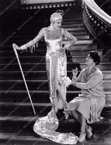 Billy Dove getting wardrobe costume repair 7469-35