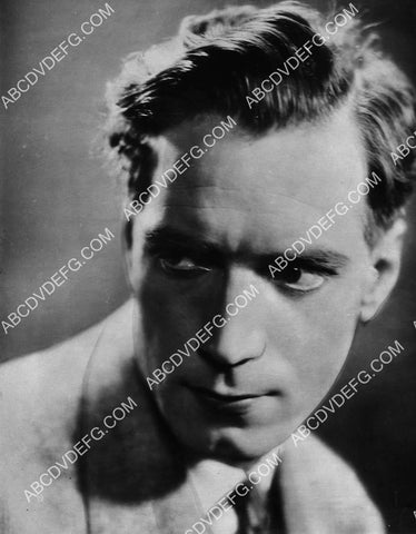 Uno Henning portrait 7529-32