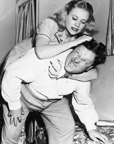 candid Anne Jeffreys Walter Slezak clowning around and having fun 7541-22