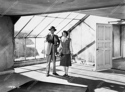 Ray Milland Ruth Hussey film The Uninvited 7561-25