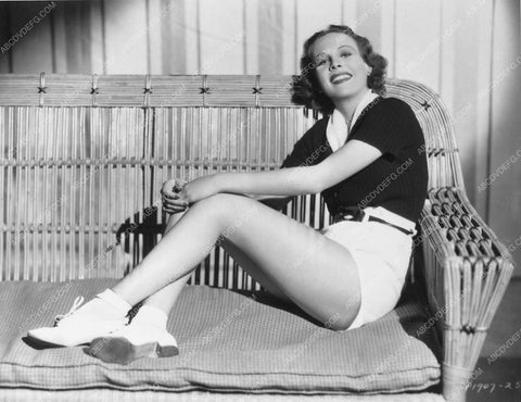 Wendy Barrie sexy in shorts portrait 7566-15