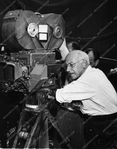C B DeMille behind the camera 7633-12
