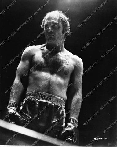 Stacy Keach in boxing gloves and shorts Fat City 7633-29