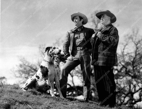 William S. Hart visits Barbara Stanwyck Robert Taylor at their home 7704-13