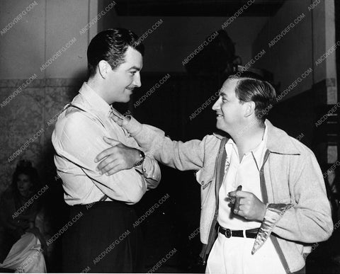 great candid Robert Taylor Mervyn LeRoy behind the scenes MGM 7704-15
